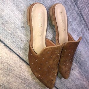 Like new! Ladies size 7 Mi.iM mule shoes